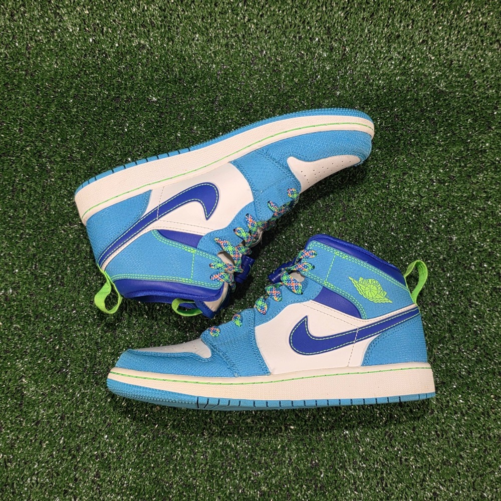 Nike Air Jordan 1 Mid SE GS "Sprite" - Size 6Y (Women Size 7.5)